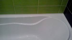 отделка края ванны примыкающего к стене плиткой