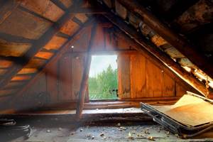 отделка мансарды деревянного дома своими руками со скатной крышей