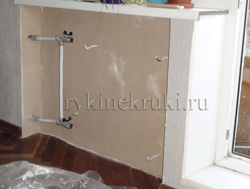 отделка стены за радиатором отопления керамической плиткой