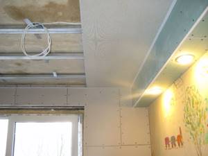 отделка потолка пластиковыми панелями на кухне своими руками