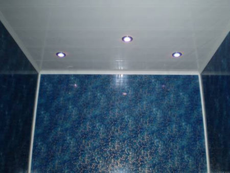 отделка ванной комнаты пластиковыми панелями на гипсокартон